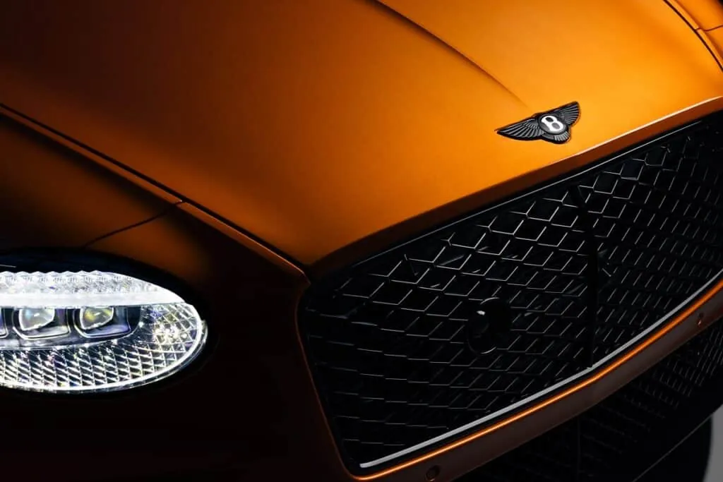 On retrouve les badges ‘Winged B’ noirs et les lettres Bentley également en noir sur le coffre - © Bentley