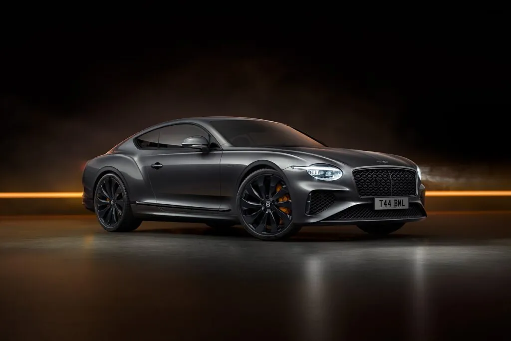 Les modèles sont équipés du nouveau moteur hybride haute performance de Bentley, combinant un moteur V8 4.0L bi-turbo et un moteur électrique - © Bentley