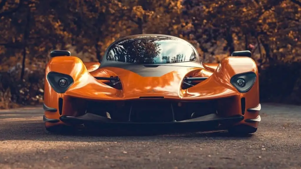 Des lignes acérées et des éléments aérodynamiques inspirés des hypercars comme l'Aston Martin Valkyrie ou les Radical - © Adamastor
