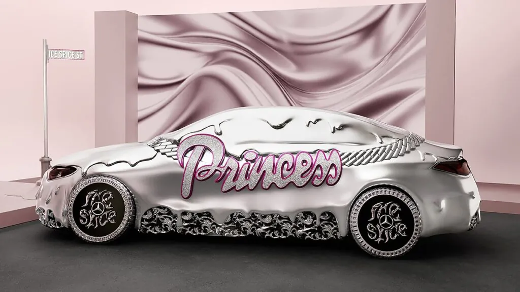 Chrome fondu et détails évoquant son emblématique chaîne « Princess of Rap » - © Mercedes-Benz