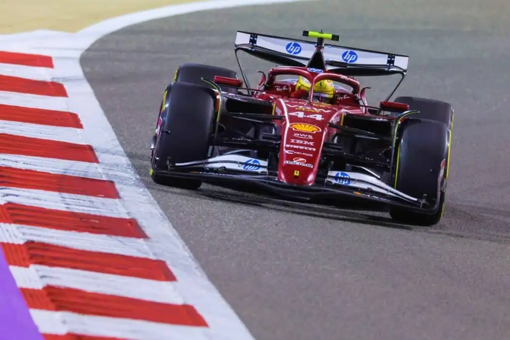 Hamilton est conscient qu'il doit encore améliorer ses qualifications pour pouvoir vraiment rivaliser avec les leaders - © Scuderia Ferrari