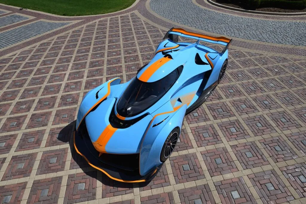 Oui oui, un V10 de 829 ch dans une McLaren - © Mecum Auctions