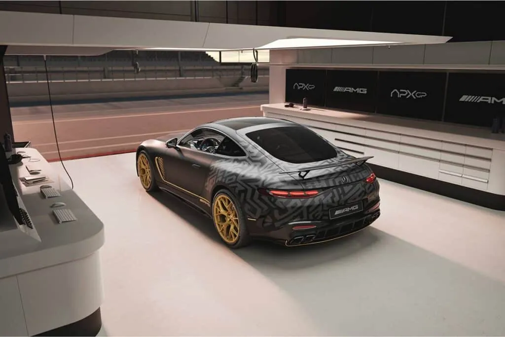 Des motifs à damier et des jantes forgées de 21 pouces, peintes en or mat - © Mercedes-Benz