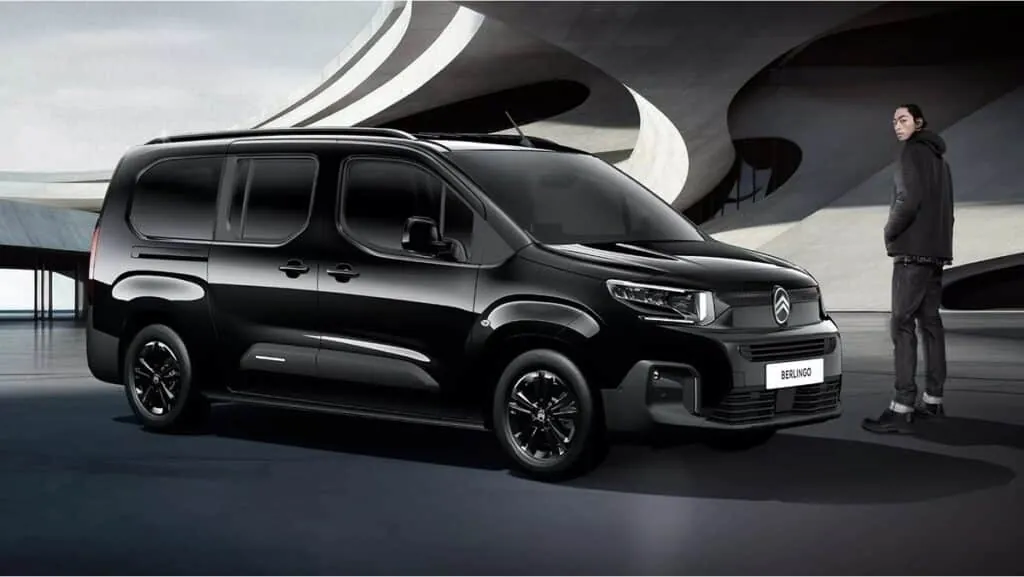 Une couleur Perla Nera noire, exclusive au Japon, qui lui donne un look élégant et discret - © Citroën Japon