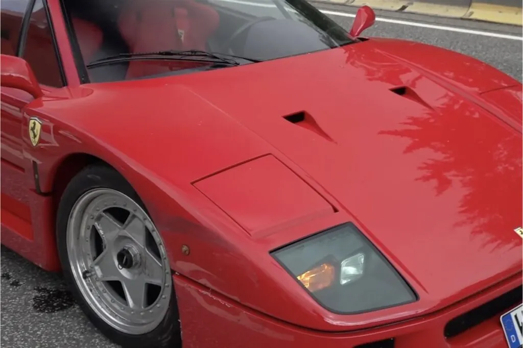 Un petit accroc au niveau du pare-chocs avant - © Gumbal sur YouTube