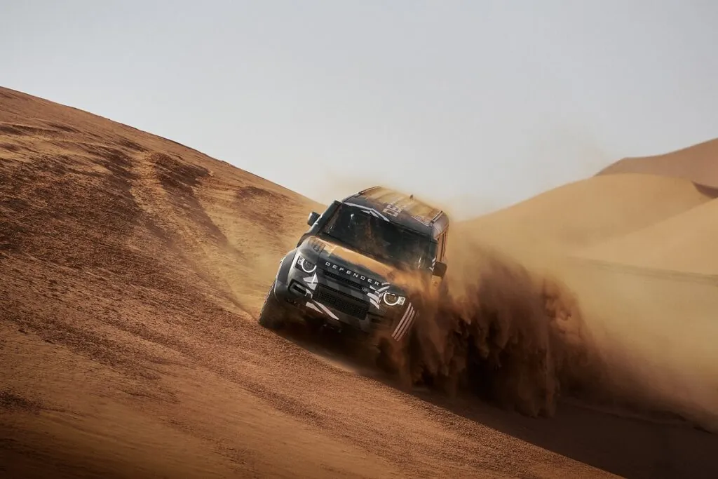 Les essais, réalisés dans les dunes du Sahara, ont permis de tester la fiabilité, la durabilité et la performance - © Land Rover