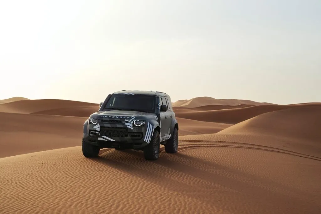 Les ingénieurs de Land Rover ont mis au point un véhicule qui respecte ces nouvelles règles tout en conservant l’esprit du Defender - © Land Rover