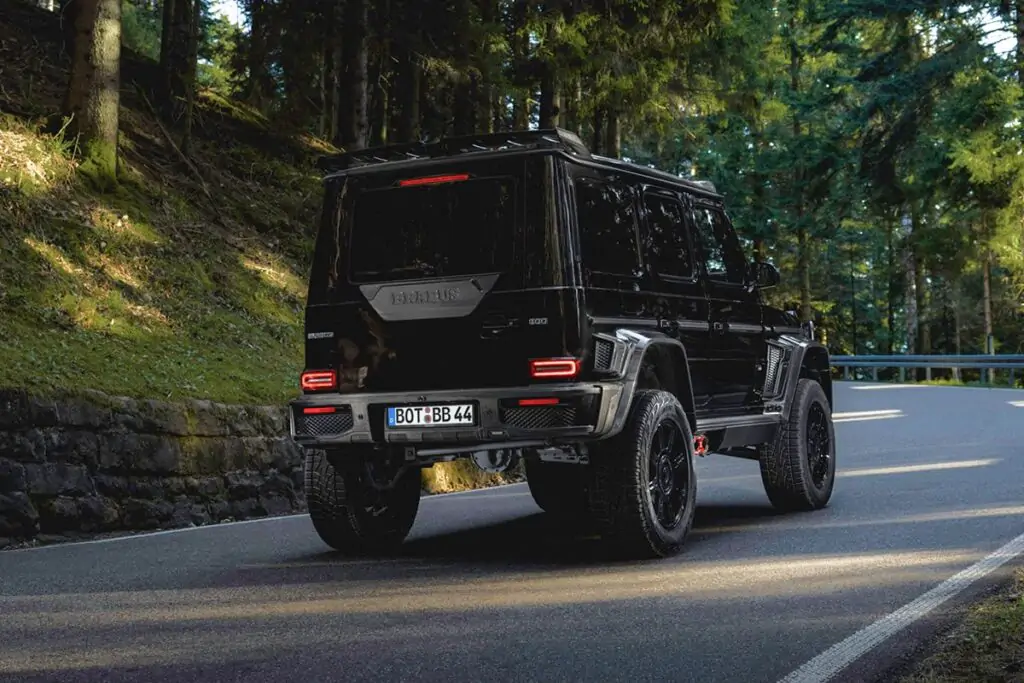 Avec des émissions de CO2 avoisinant les 465 g/km, les futurs propriétaires devront être prêts à faire face à un malus écologique maximal - © Brabus